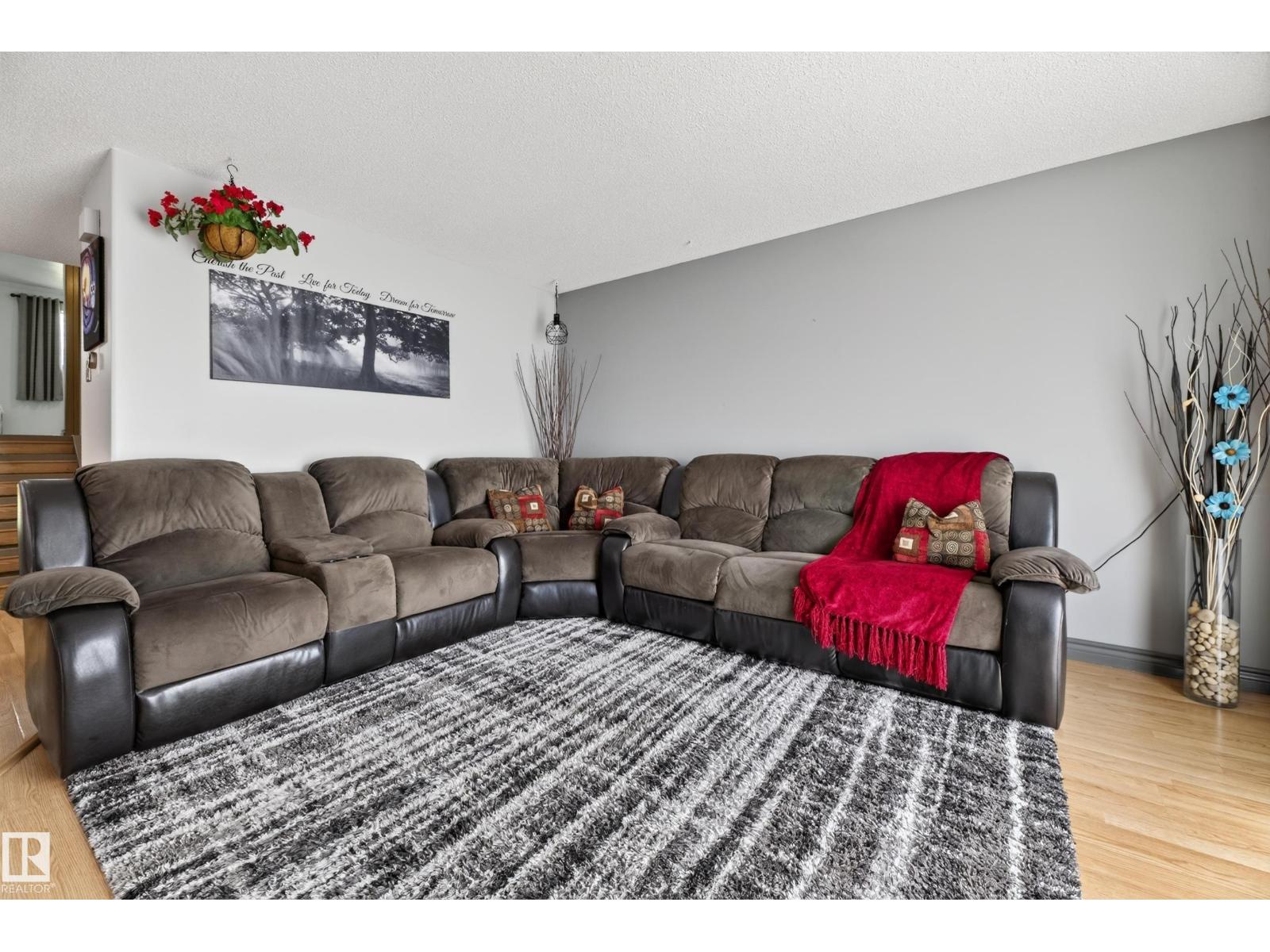 135 Hyndman CR NW — photo 7