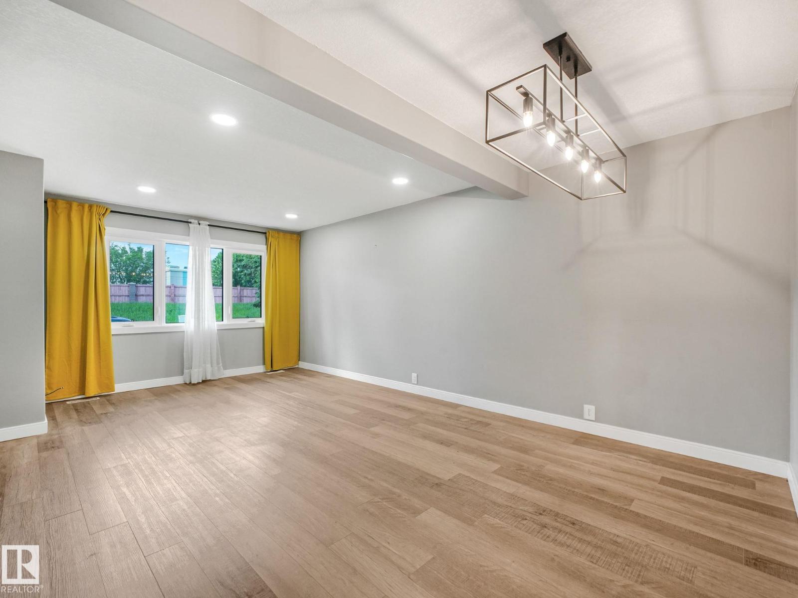 5421 22 AV NW - 11
