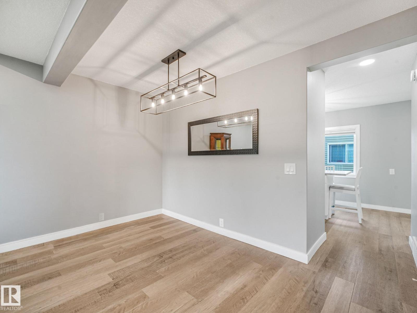 5421 22 AV NW - 12