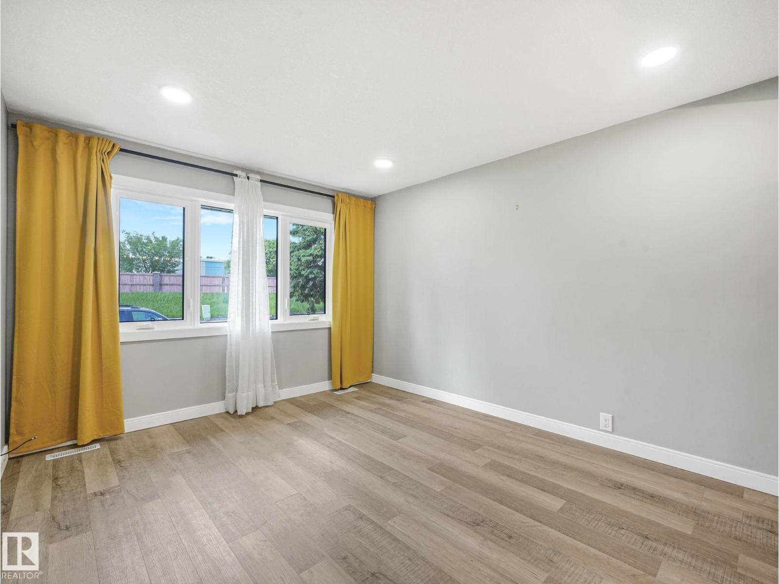 5421 22 AV NW - 13