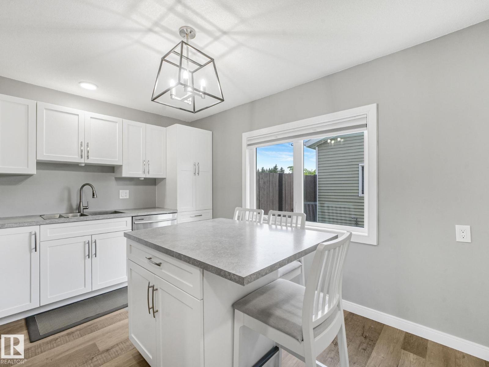 5421 22 AV NW - 14