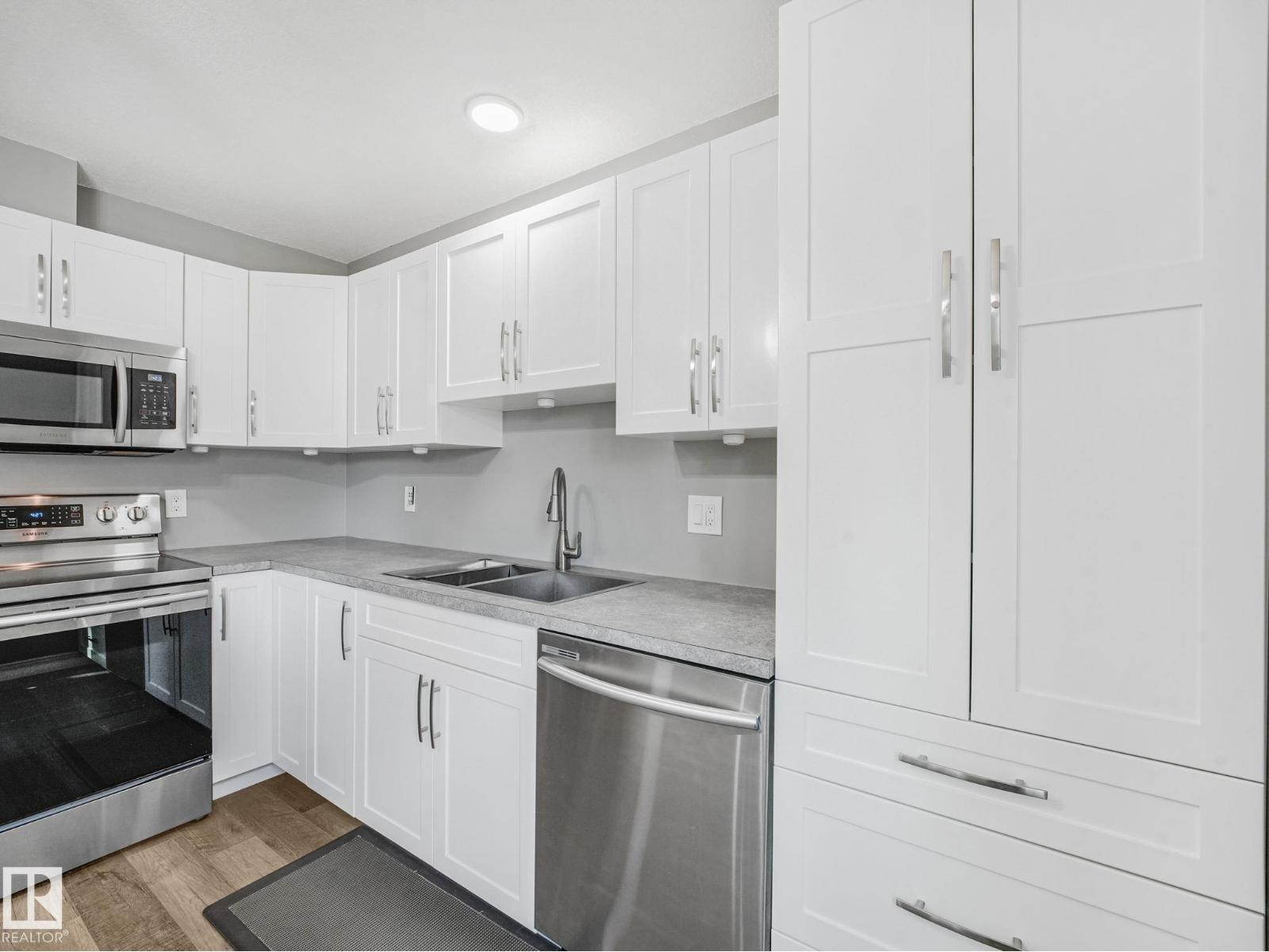 5421 22 AV NW - 19