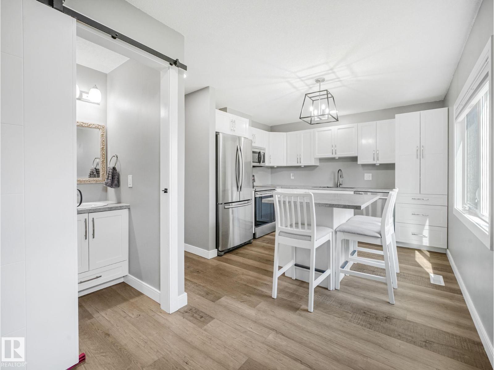5421 22 AV NW - 21