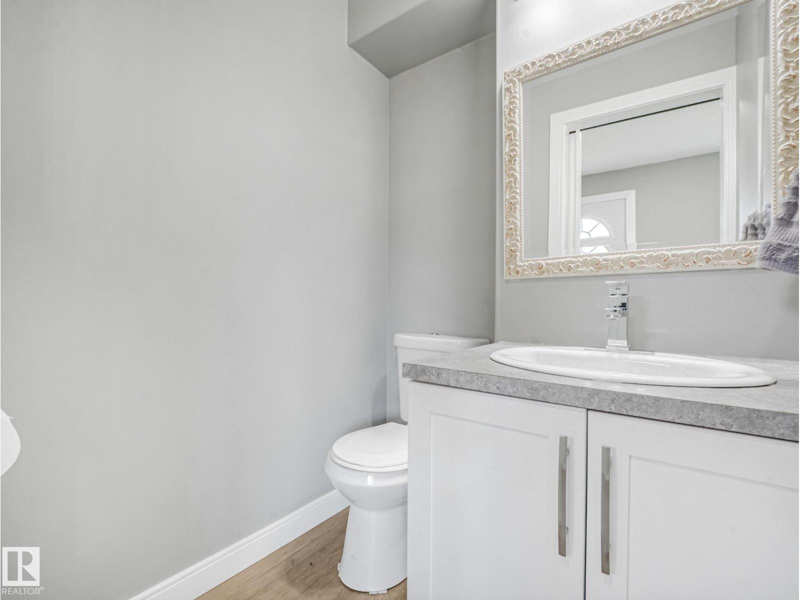 5421 22 AV NW - 23