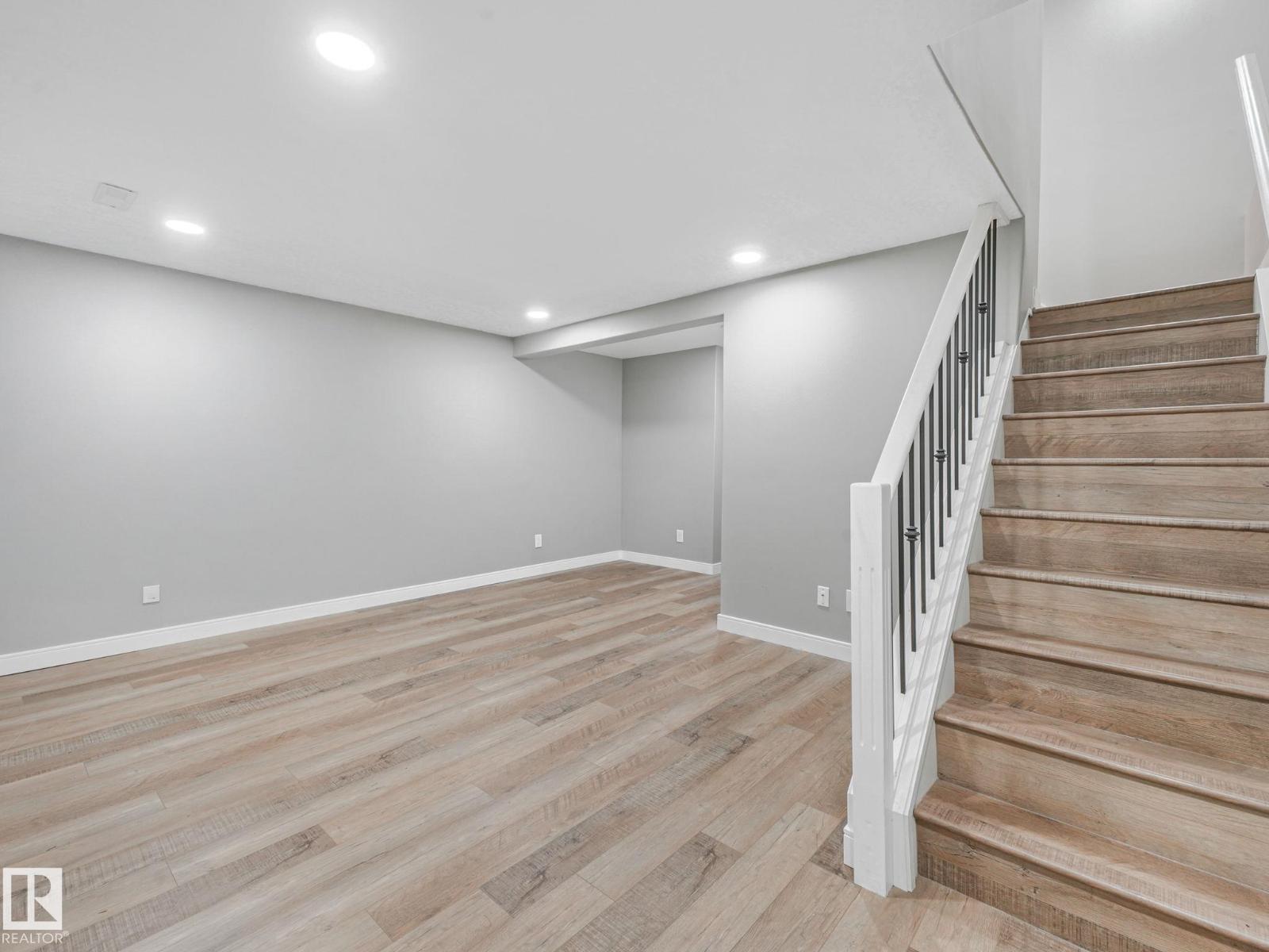 5421 22 AV NW - 40