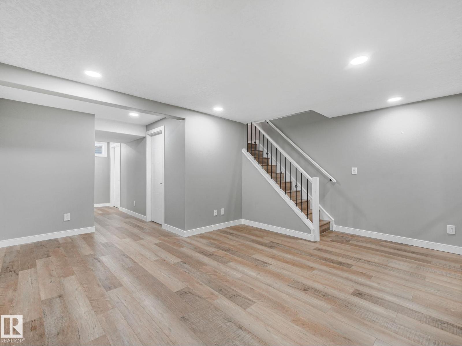 5421 22 AV NW - 41