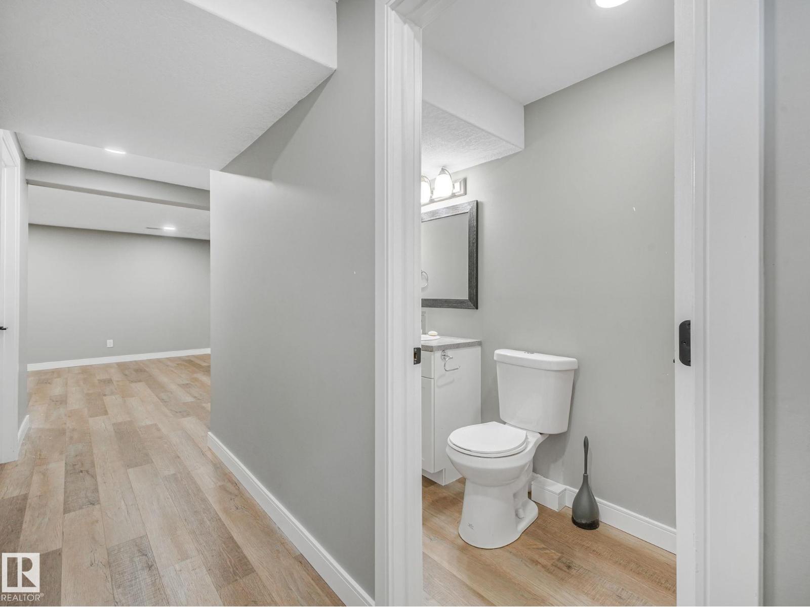 5421 22 AV NW - 44