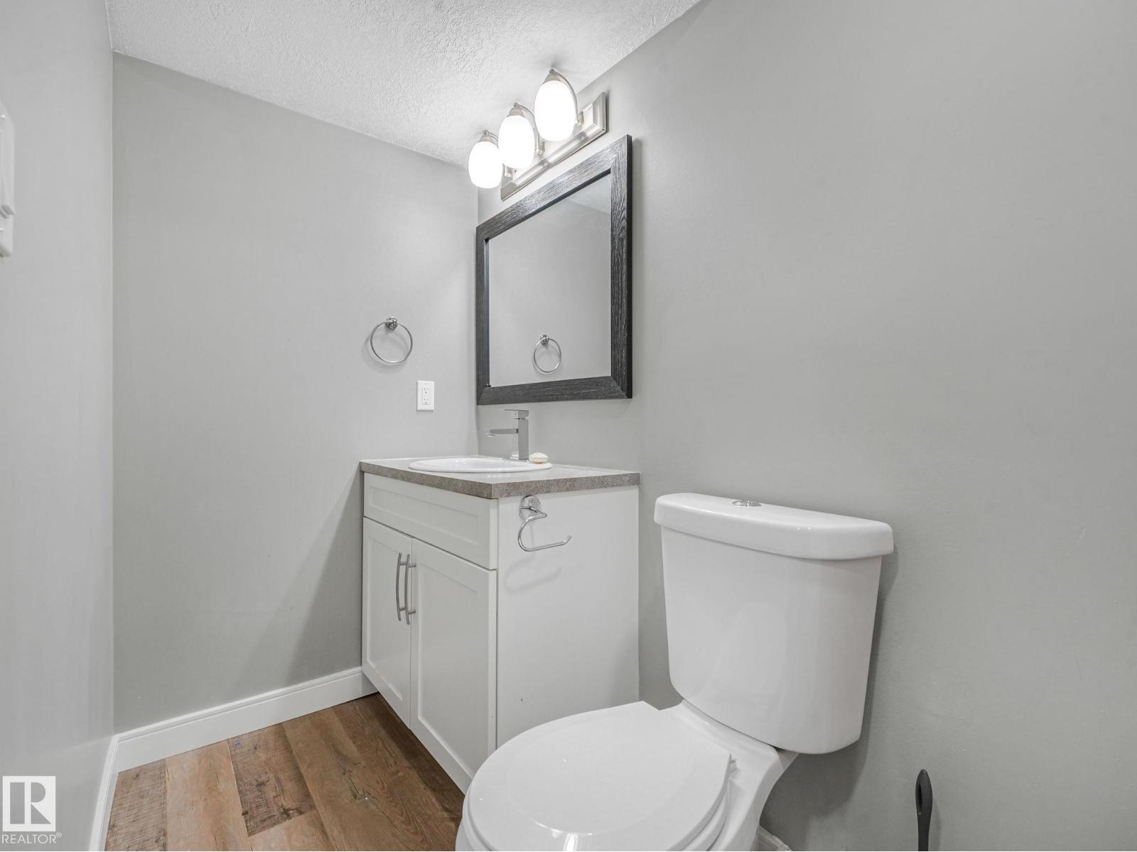 5421 22 AV NW - 45