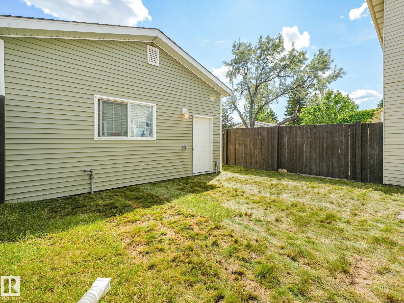 5421 22 AV NW - 49