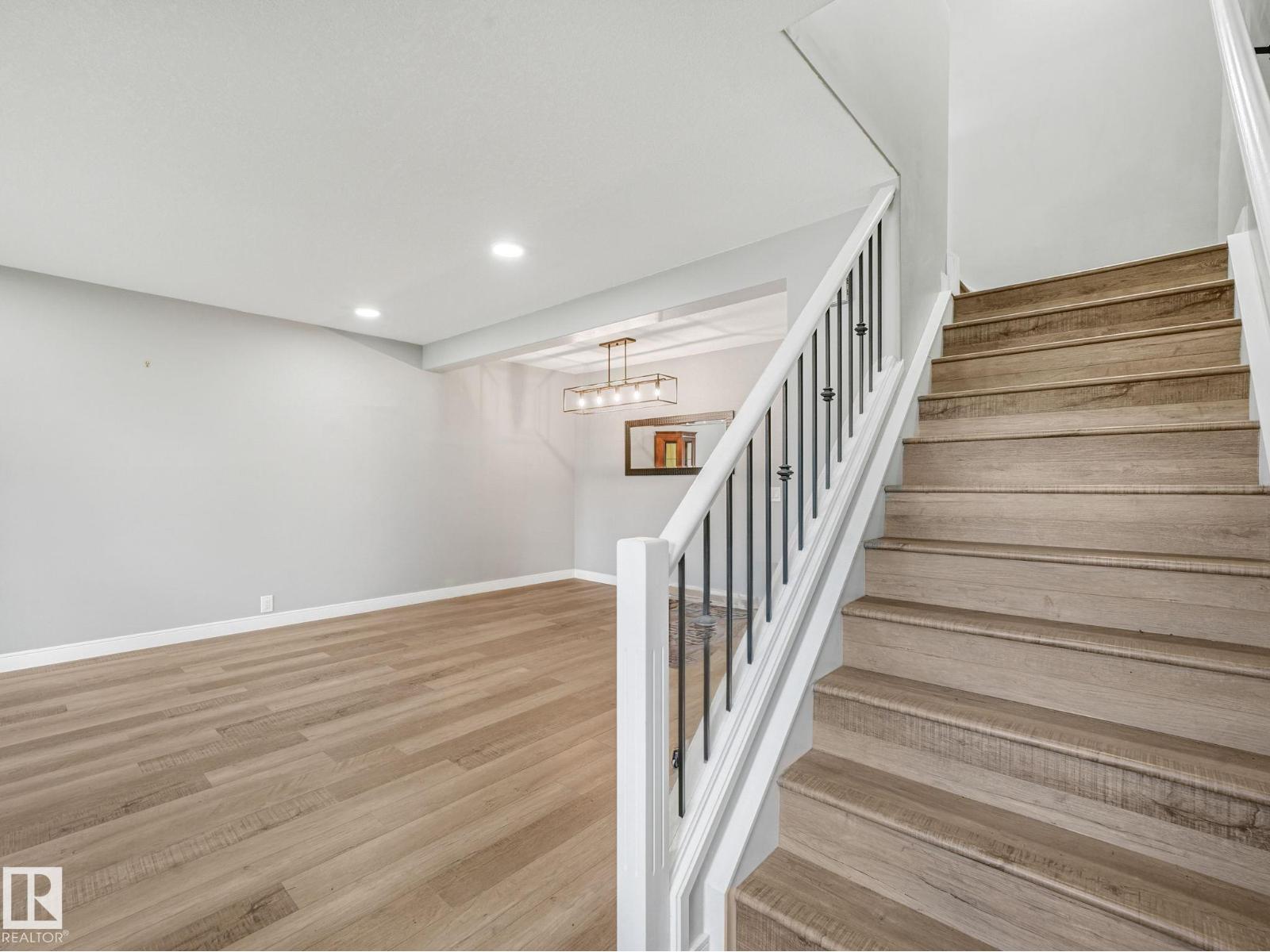 5421 22 AV NW - 5