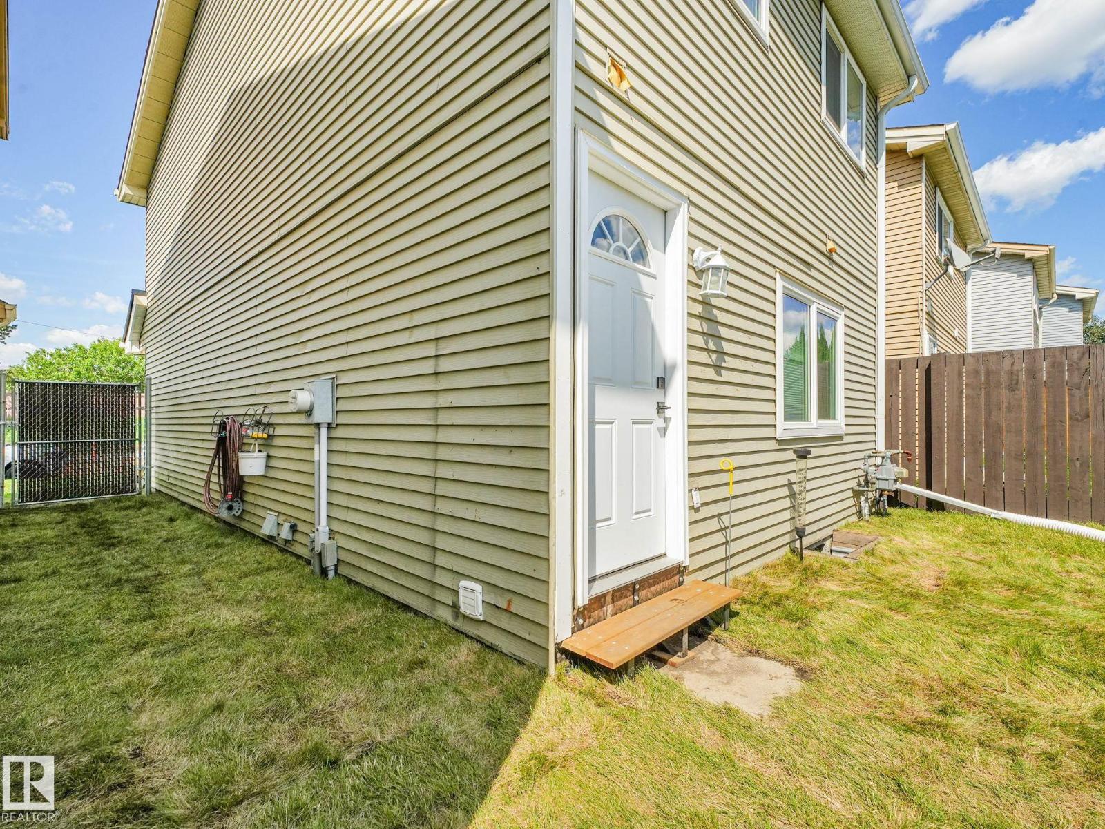 5421 22 AV NW - 51