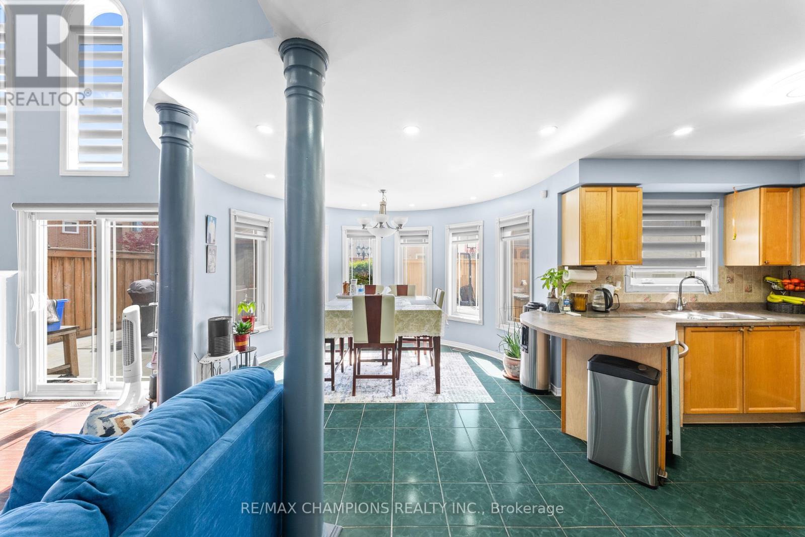 3 FIDDLENECK CRESCENT - 13