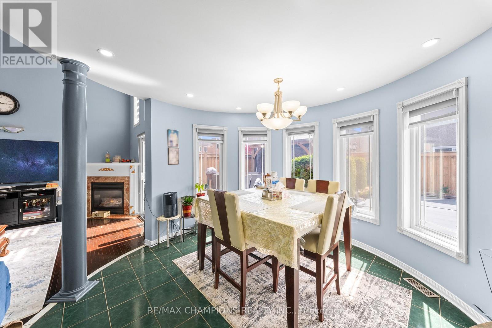 3 FIDDLENECK CRESCENT - 18