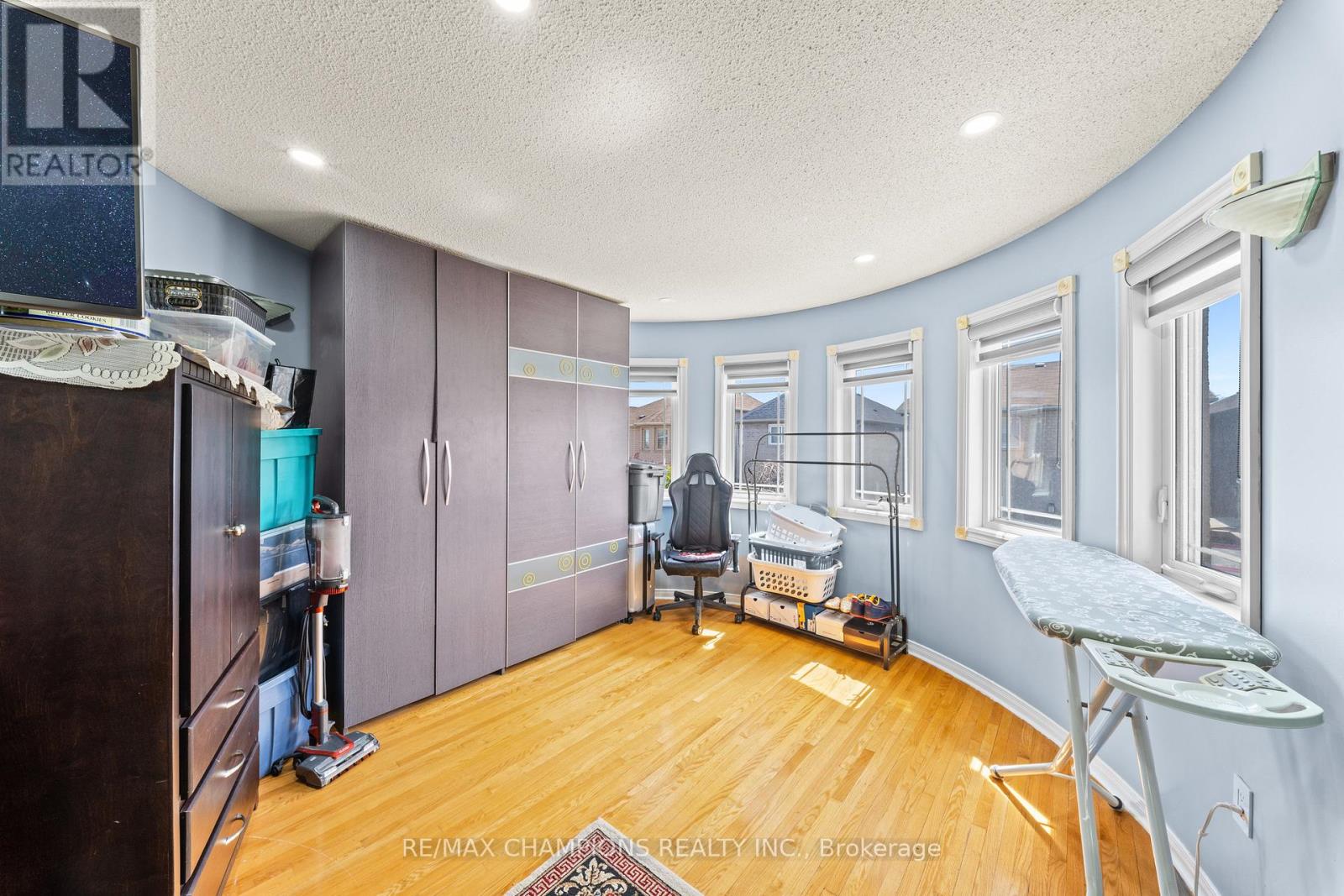 3 FIDDLENECK CRESCENT - 24