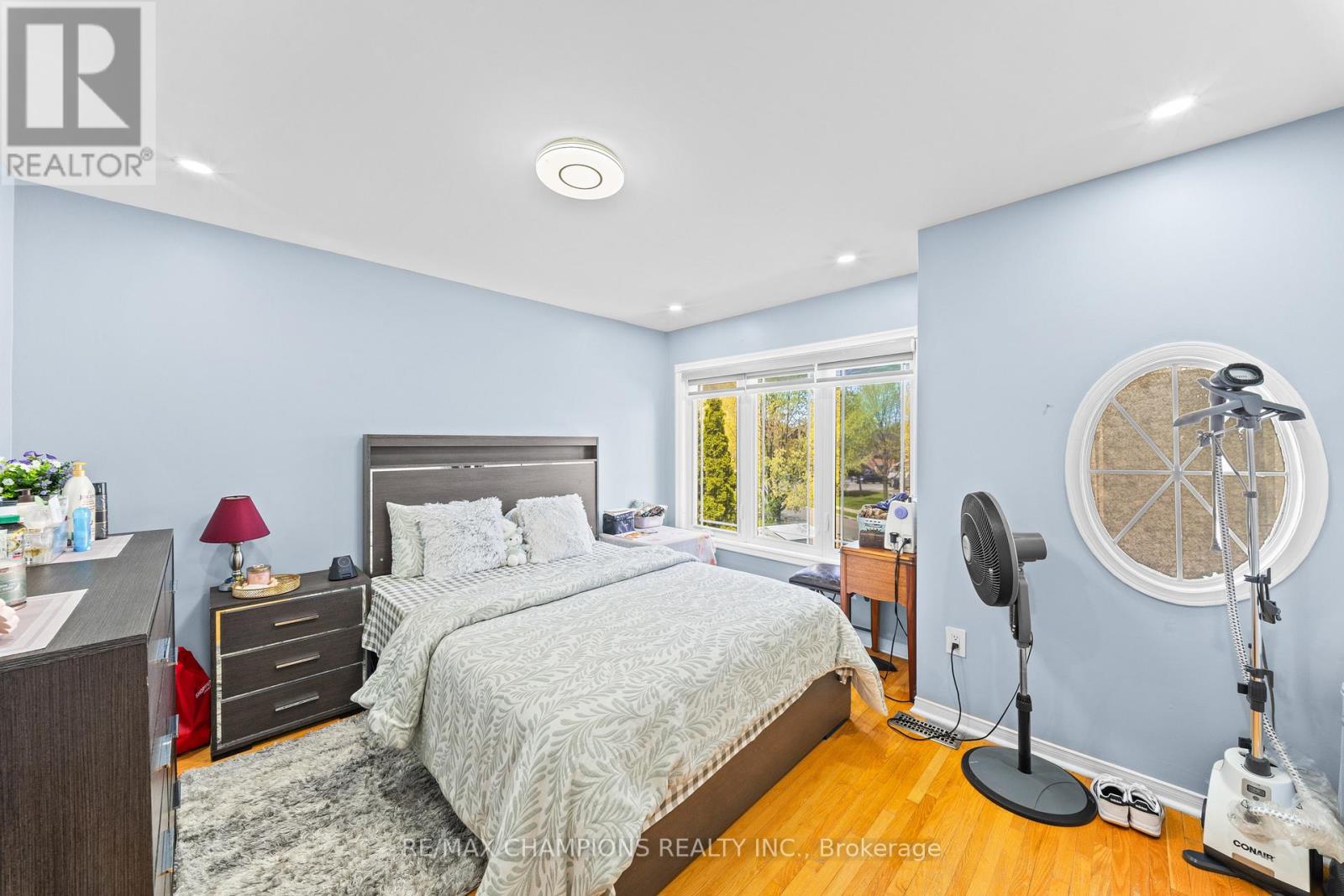 3 FIDDLENECK CRESCENT - 27