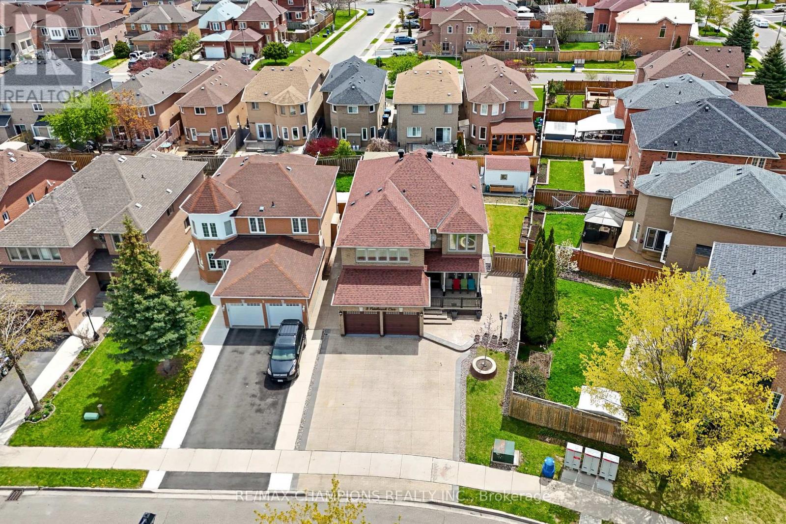 3 FIDDLENECK CRESCENT - 3
