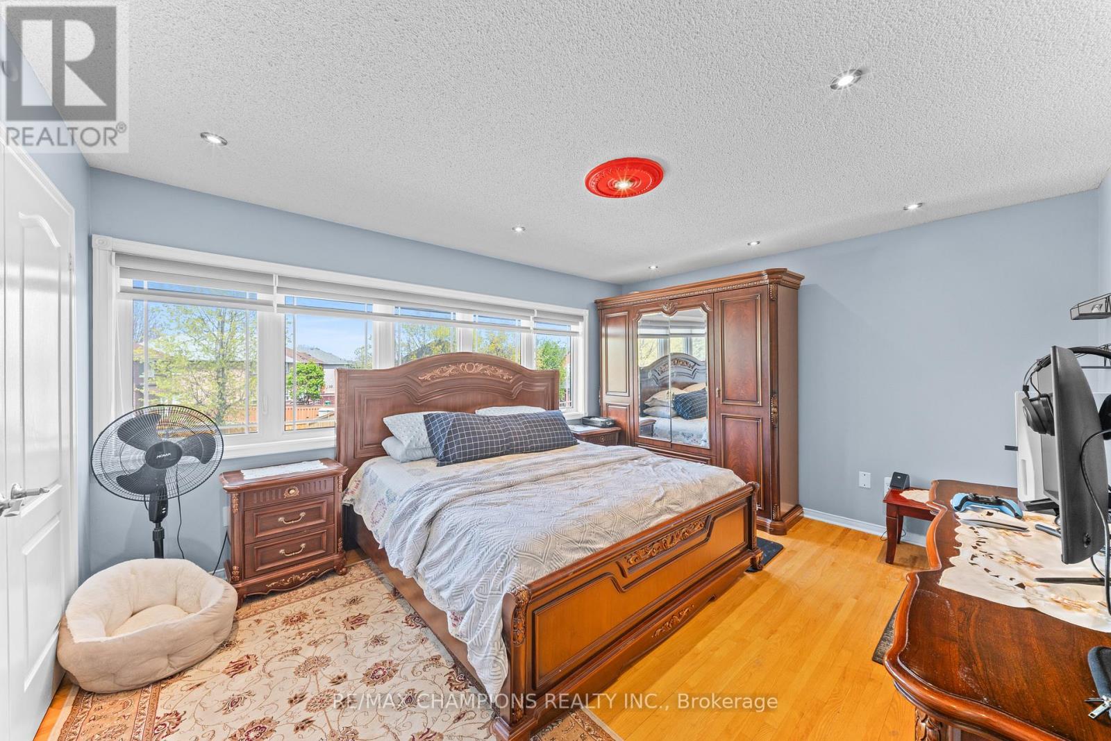 3 FIDDLENECK CRESCENT - 30
