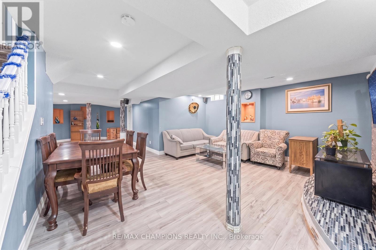 3 FIDDLENECK CRESCENT - 35