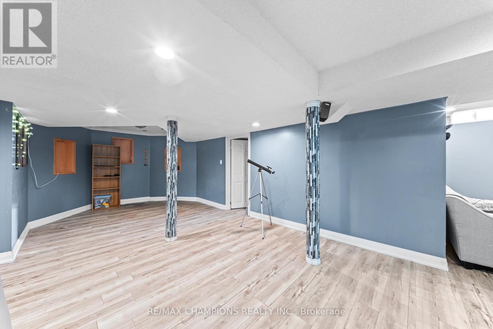3 FIDDLENECK CRESCENT - 36