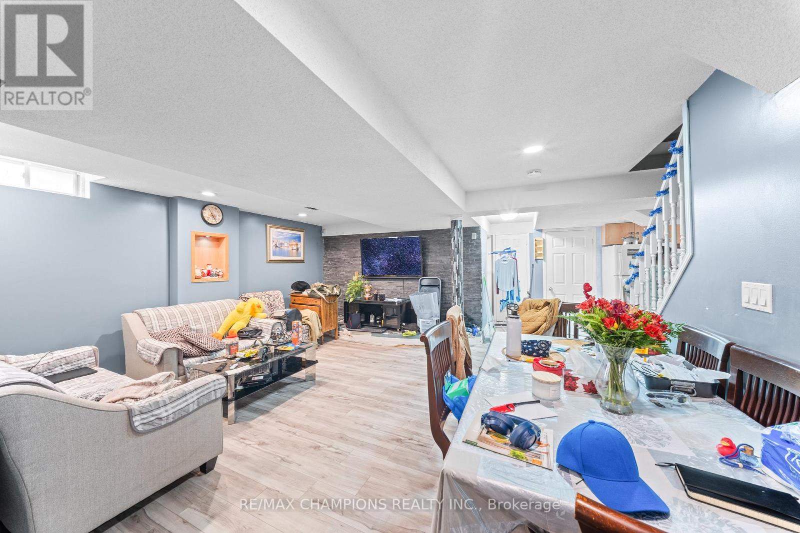 3 FIDDLENECK CRESCENT - 37
