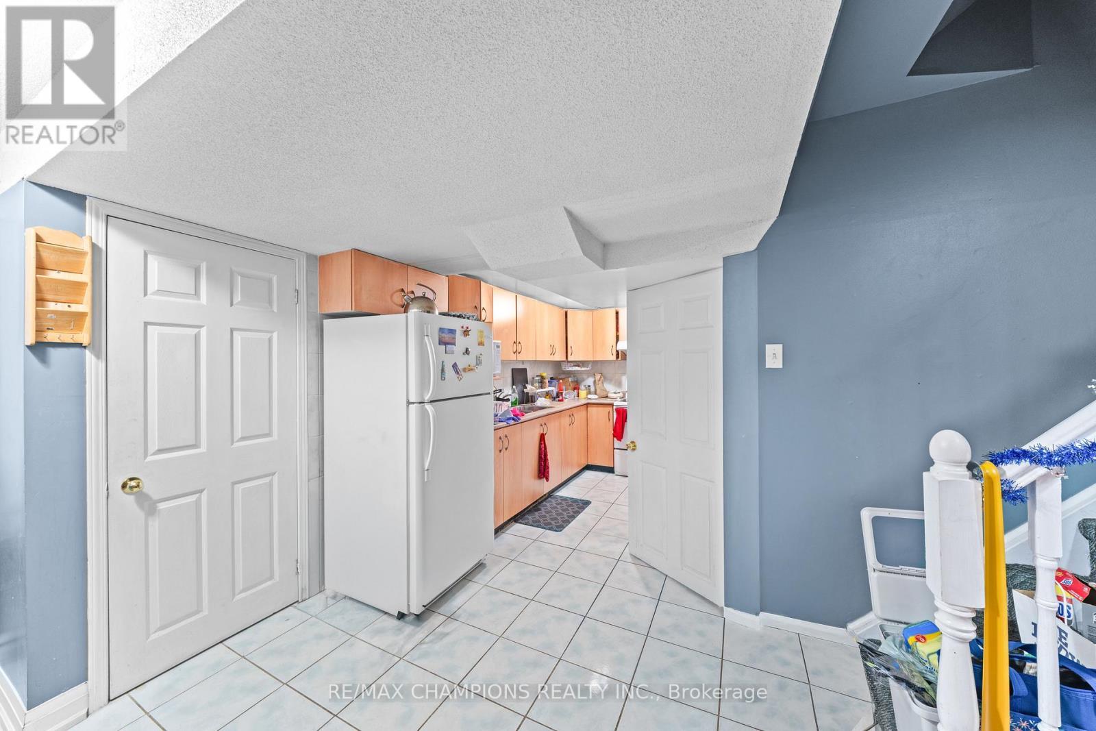3 FIDDLENECK CRESCENT - 38