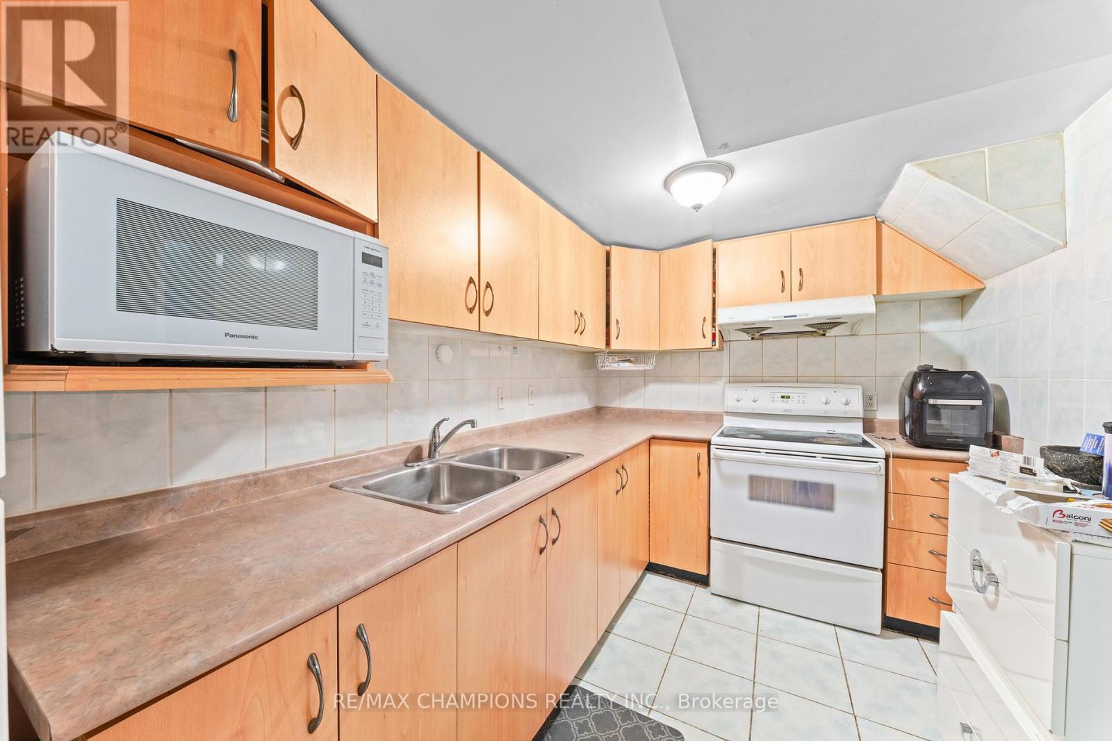 3 FIDDLENECK CRESCENT - 39