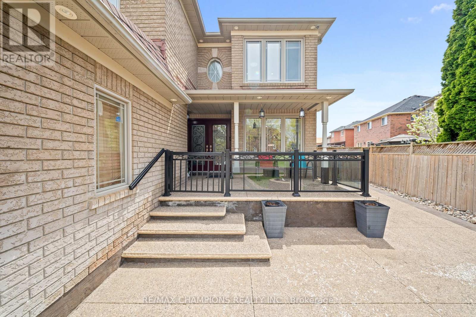 3 FIDDLENECK CRESCENT - 4