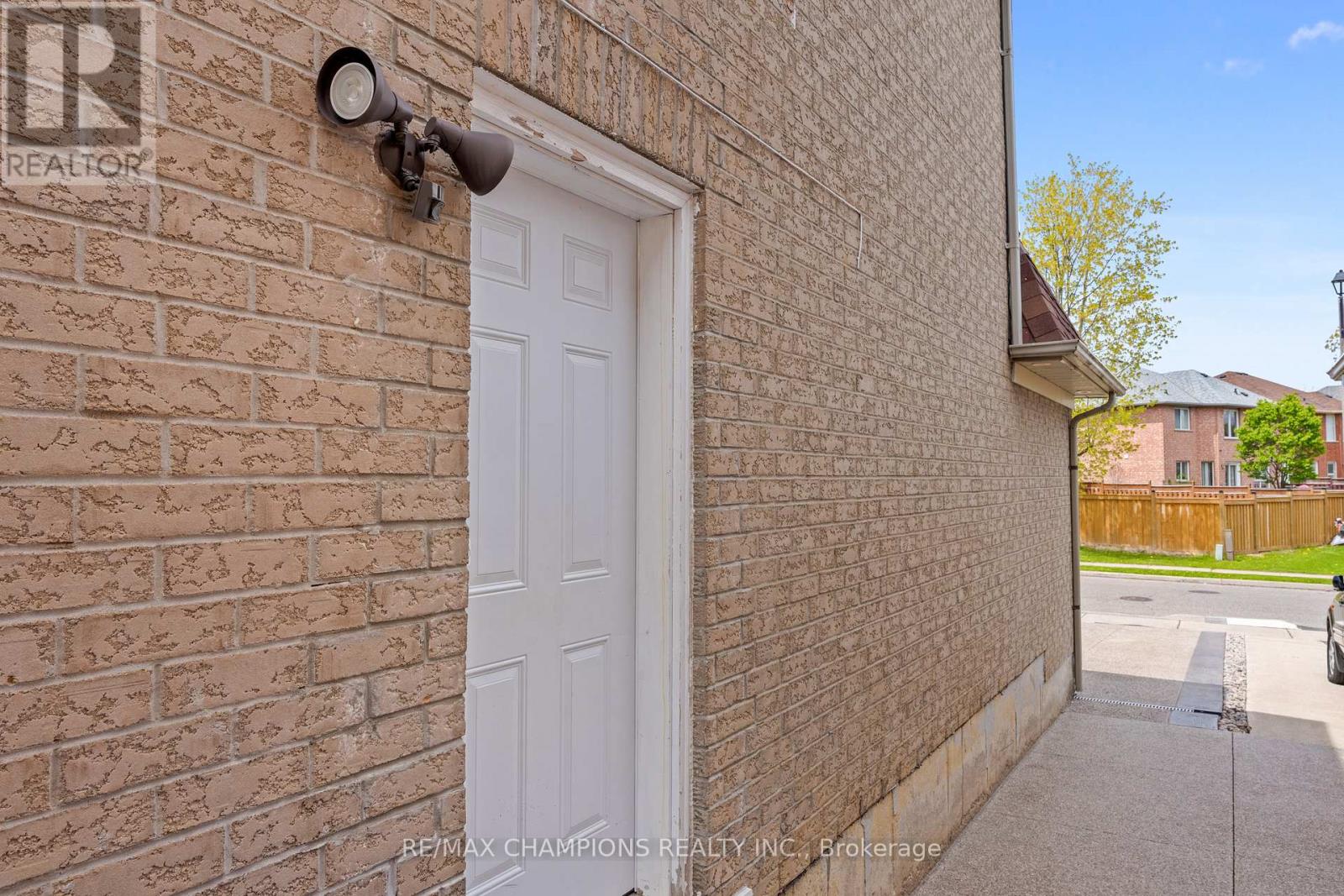 3 FIDDLENECK CRESCENT - 43