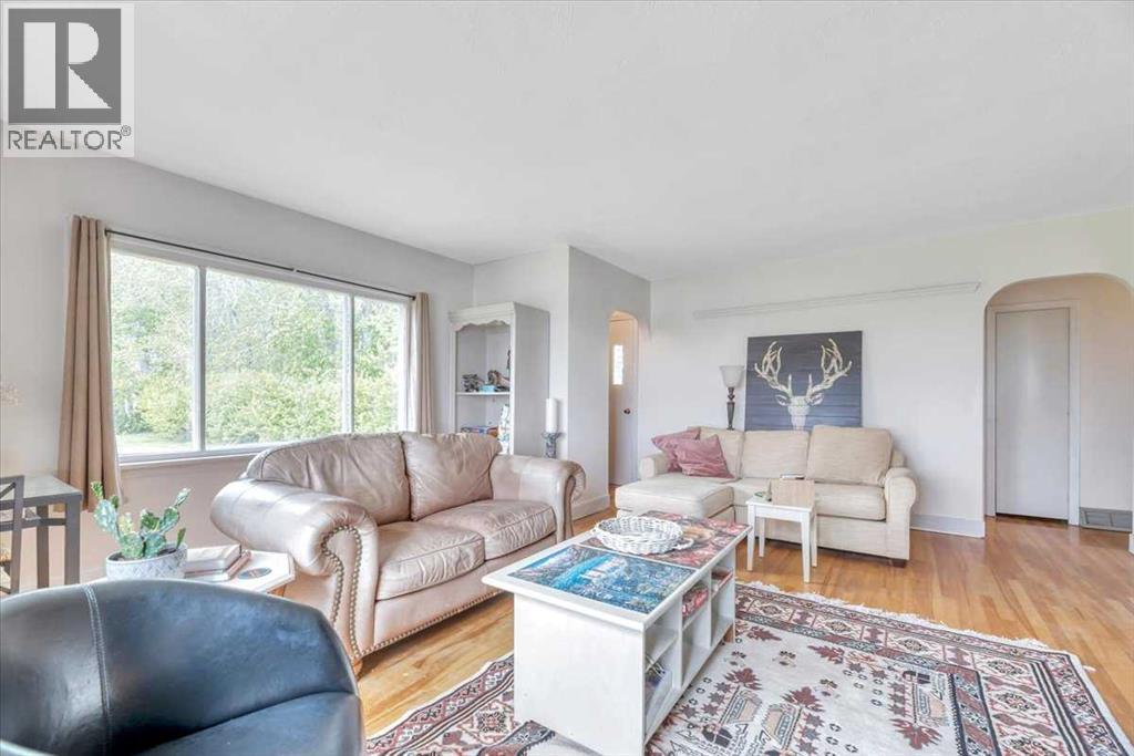 204069 Township Road 262 - 18