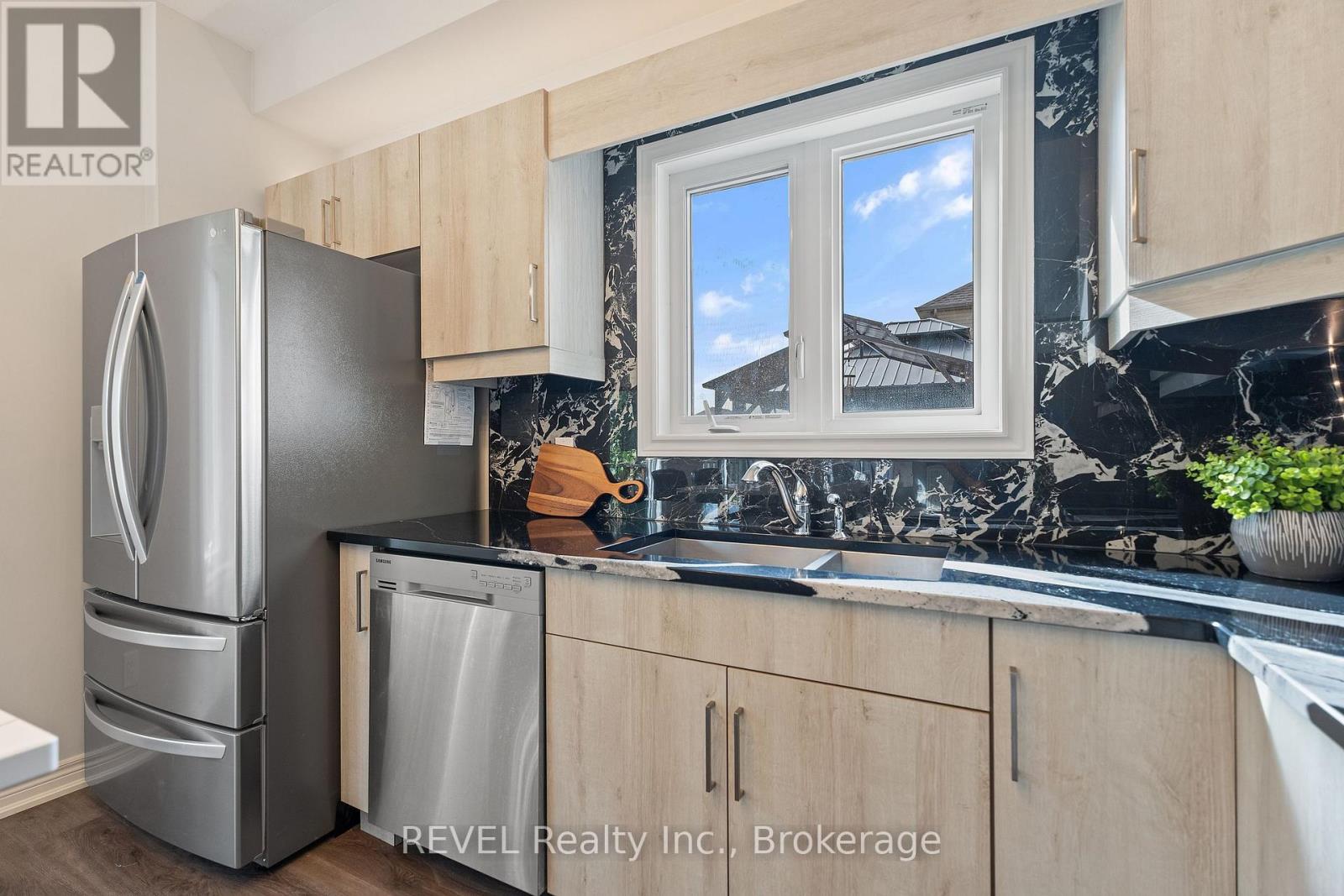 26 CROW STREET - 16