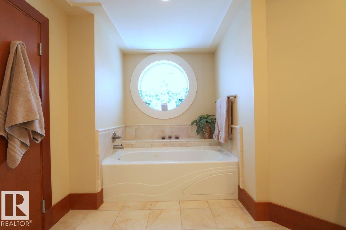 #penthouse 1402 9707 105 ST NW - 26