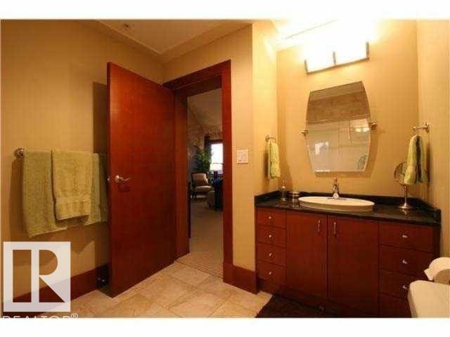 #penthouse 1402 9707 105 ST NW - 31