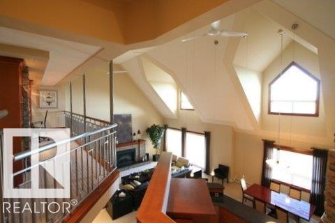 #penthouse 1402 9707 105 ST NW - 35