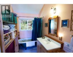 326 Grappler Inlet, Bamfield, BC V0R1B0 Photo 11