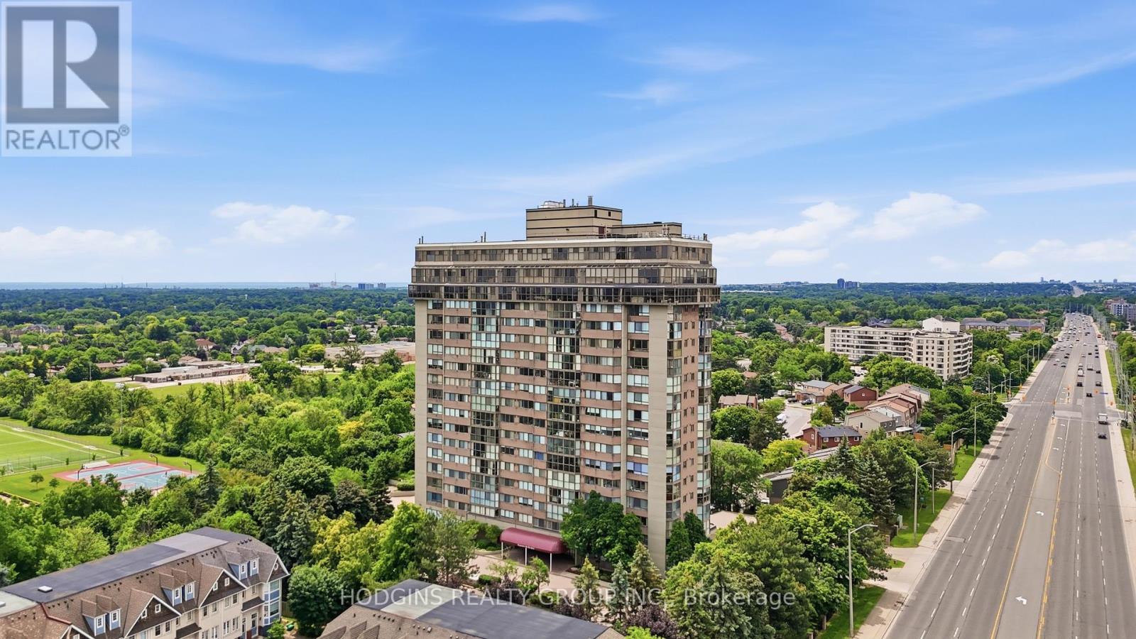 #PH5 880 DUNDAS STREET W - 26