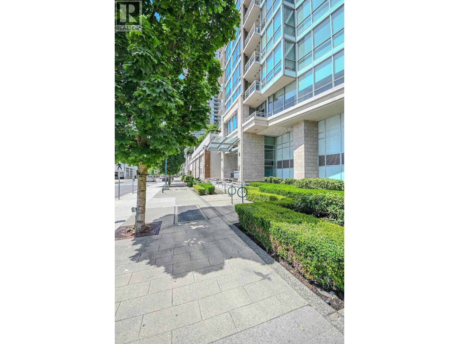 1206 2975 ATLANTIC AVENUE, Coquitlam — photo 2