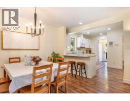 5823 Leaning Tree Road, Halfmoon Bay, BC V7Z1C2 Photo 6