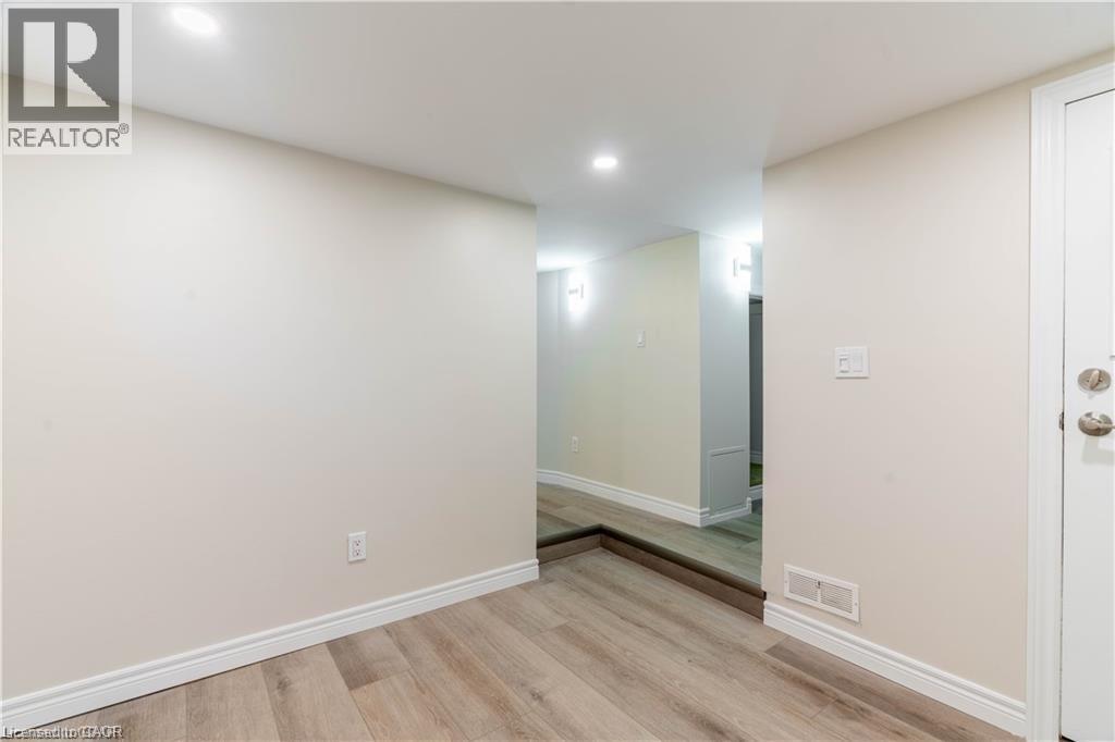 66 QUEEN Street W - 23