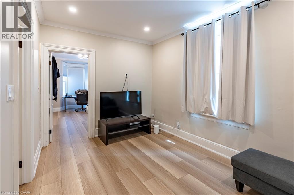 66 QUEEN Street W - 38