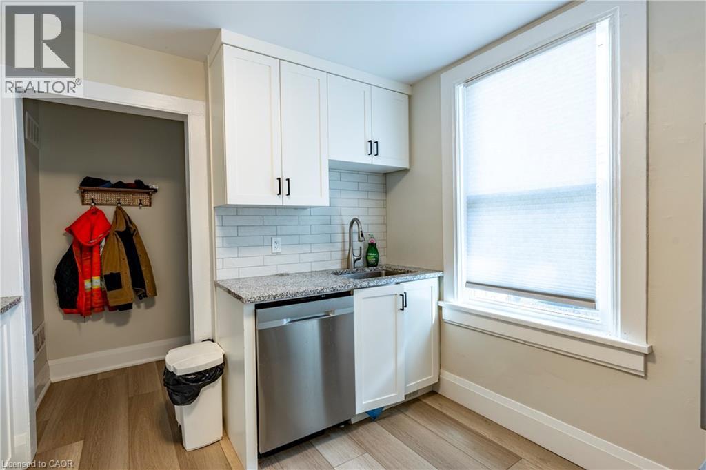66 QUEEN Street W - 44