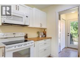 5823 Leaning Tree Road, Halfmoon Bay, BC V7Z1C2 Photo 8