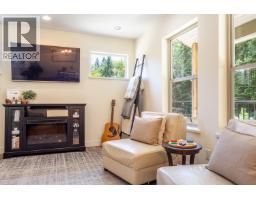 5823 Leaning Tree Road, Halfmoon Bay, BC V7Z1C2 Photo 10