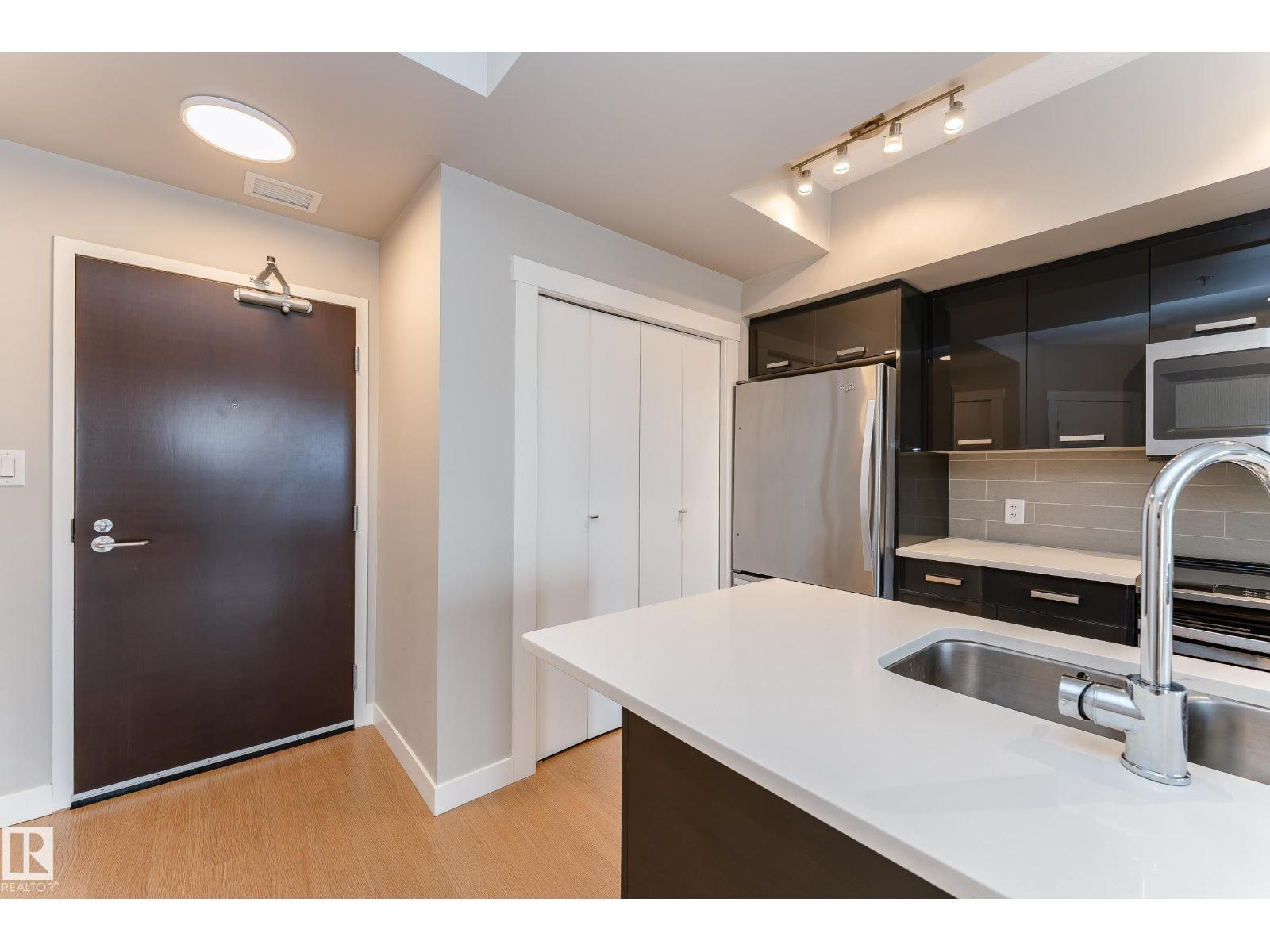 #1105 10410 102 AV NW - 2