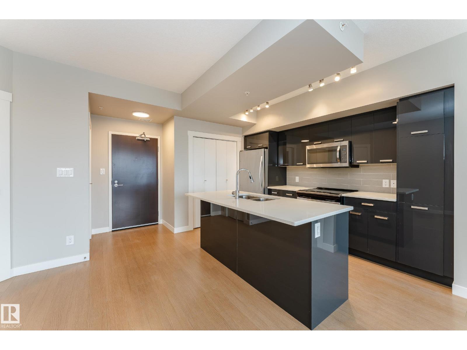 #1105 10410 102 AV NW - 3