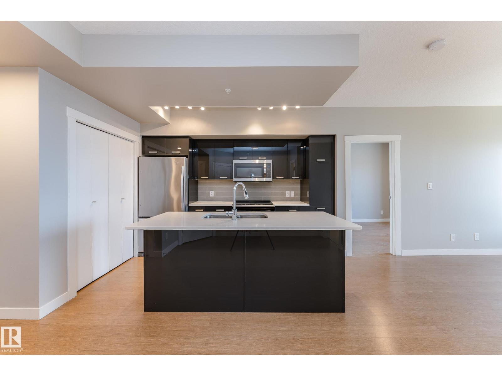 #1105 10410 102 AV NW - 4