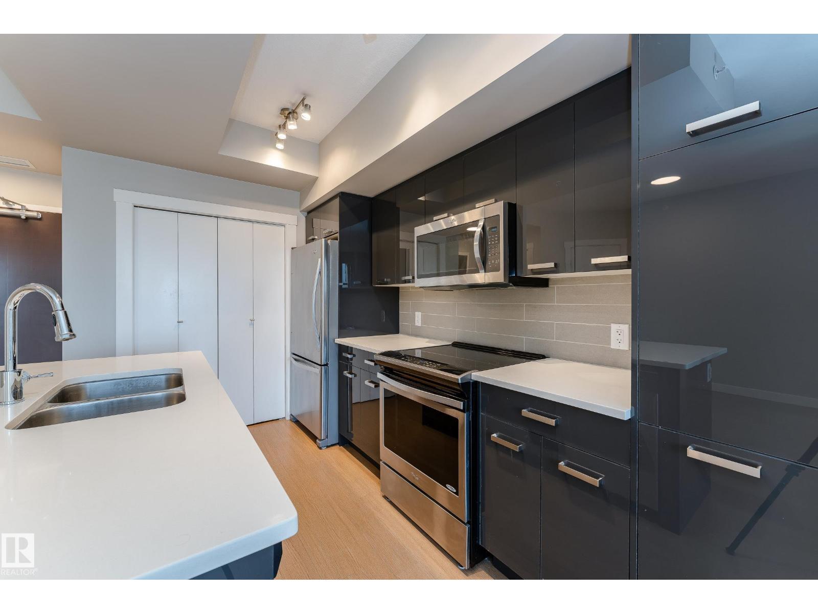 #1105 10410 102 AV NW - 5