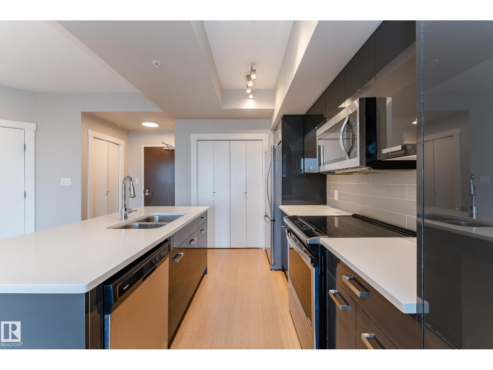 #1105 10410 102 AV NW - 6