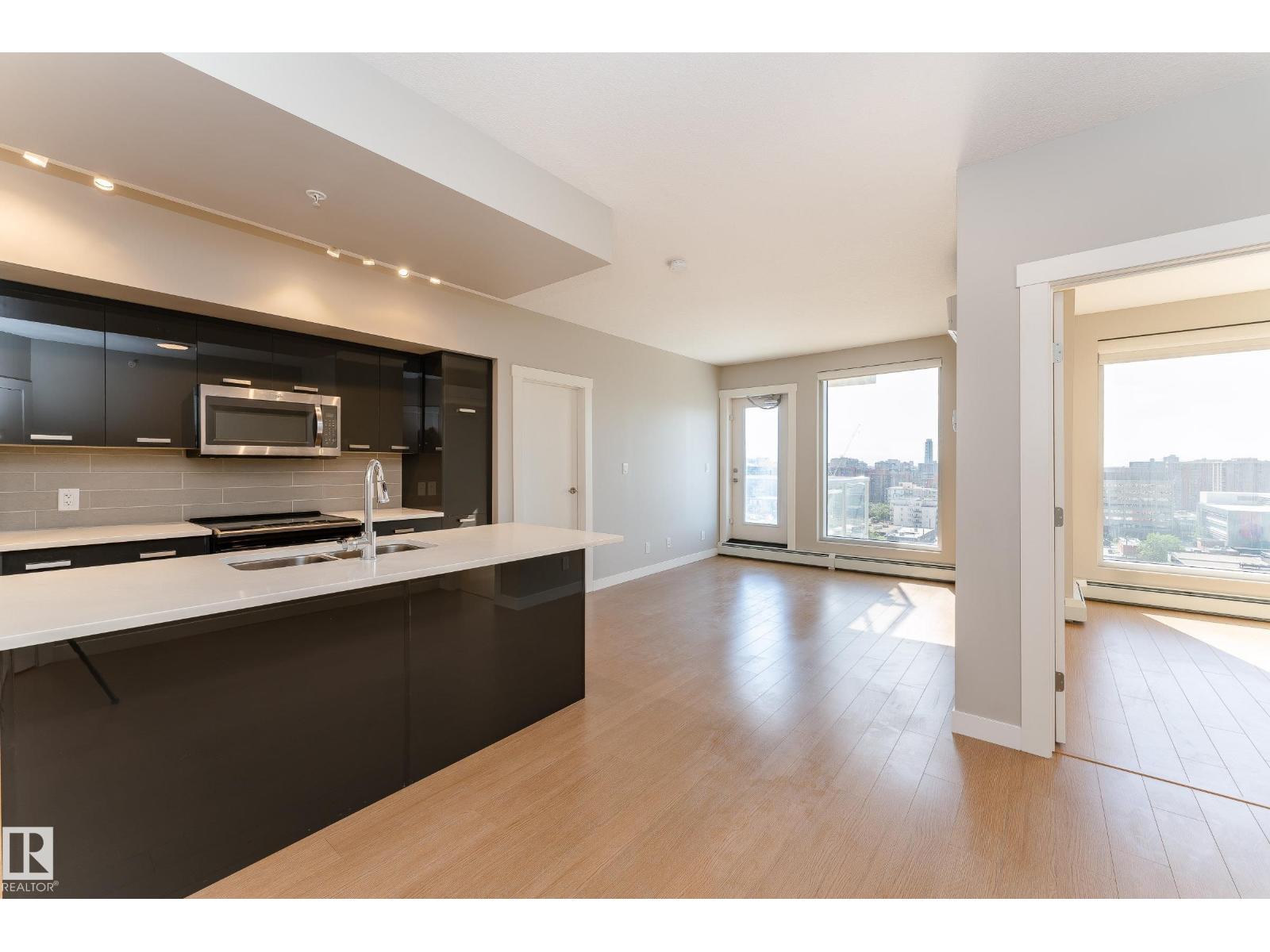 #1105 10410 102 AV NW - 9