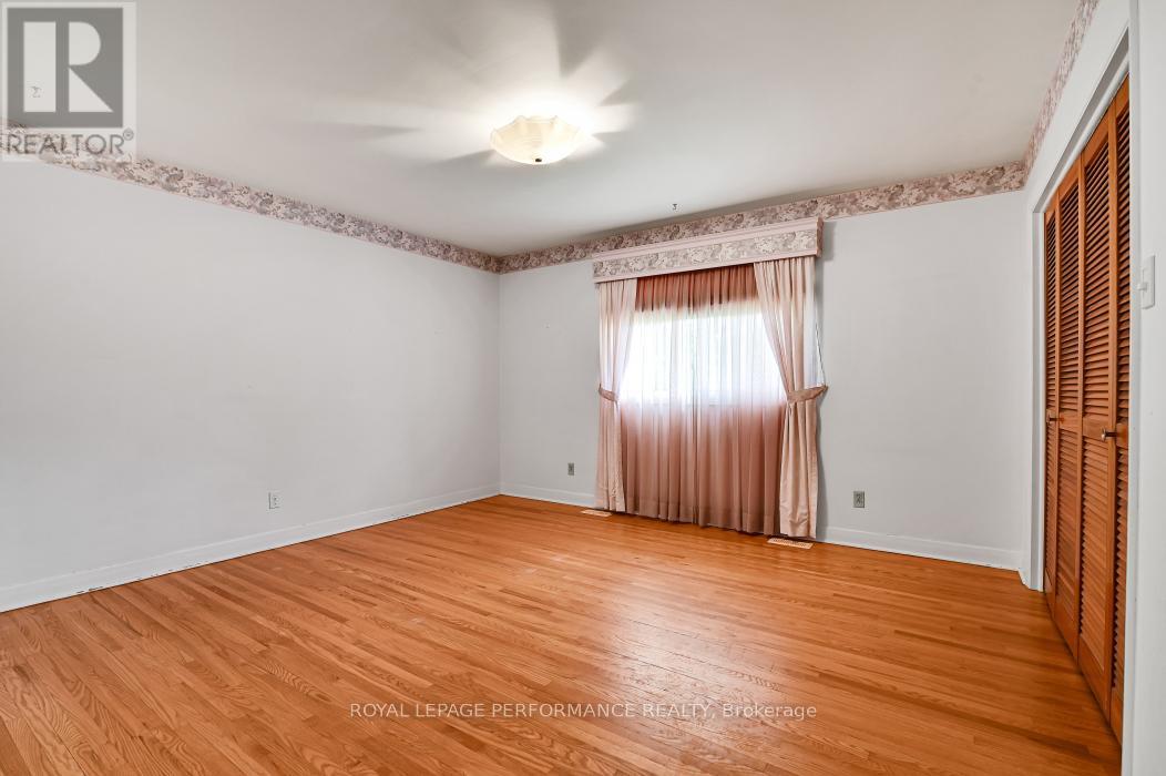 3 Bed, 2 Bath House for Sale in Ottawa – 23 ELMA STREET, Ottawa – MLS# X13498308 - Image 16