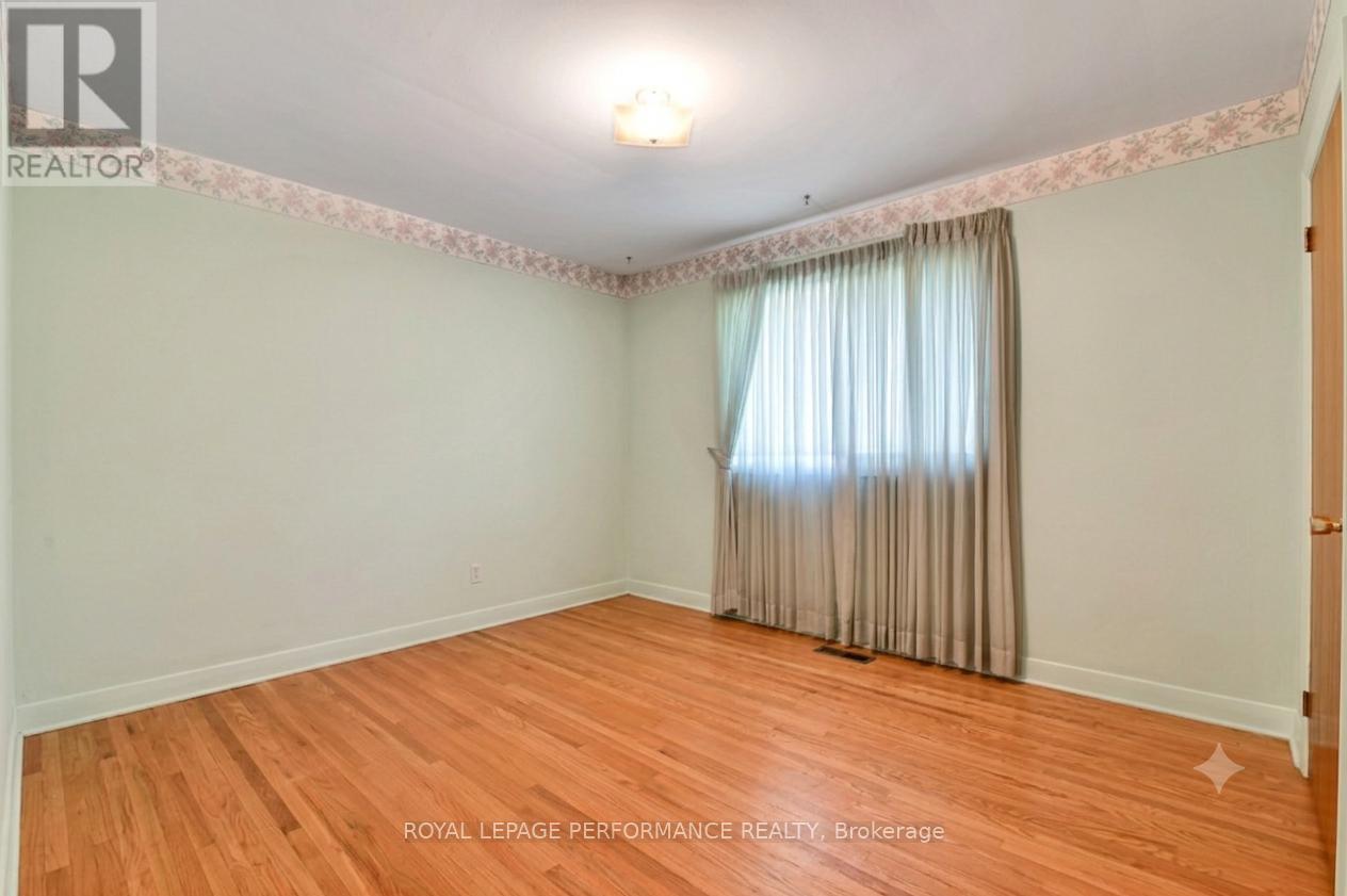3 Bed, 2 Bath House for Sale in Ottawa – 23 ELMA STREET, Ottawa – MLS# X13498308 - Image 20
